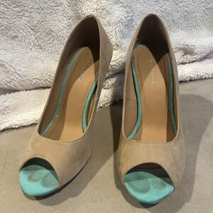 Charming Charlie’s Beige and mint green Peep toe heels